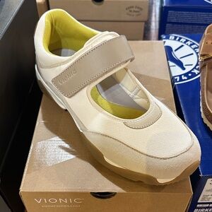 Vionic Women's Cream and Tan Athletic Shoes